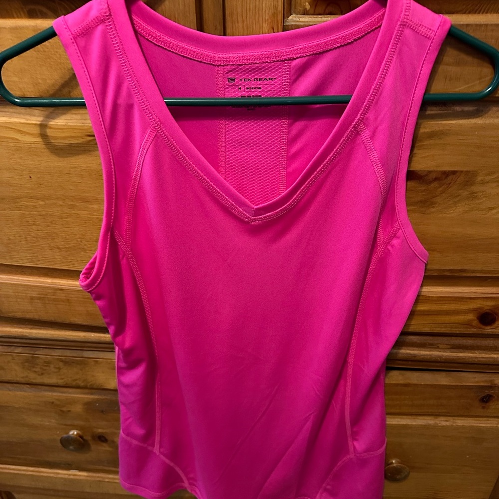 Women’s Tek Gear sports tank! NWOT PINK.